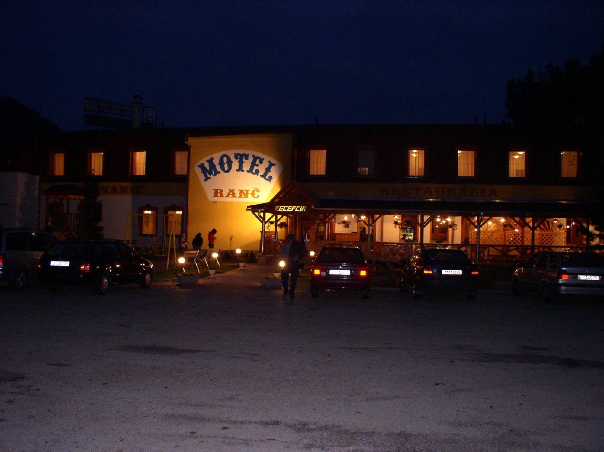 Motel Ranc Ruzomberok Exterior foto